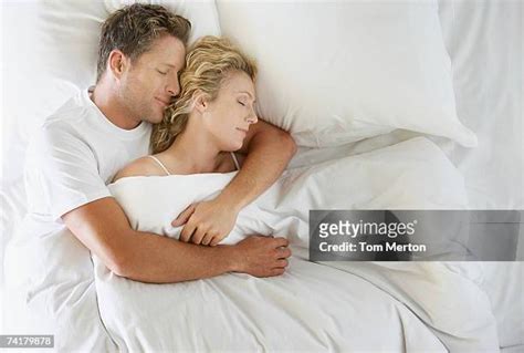 lit image d'amour romantique|Couple Lit Dormir Amour Photos et images de collection .